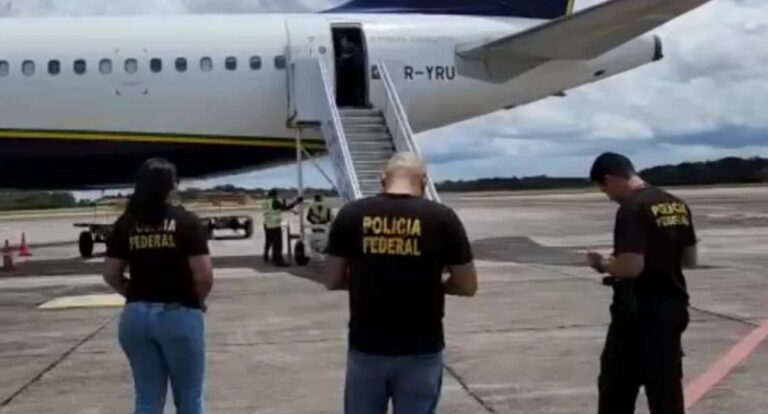 URGENTE: Famoso cantor que fez o L é preso com drogas em aeroporto