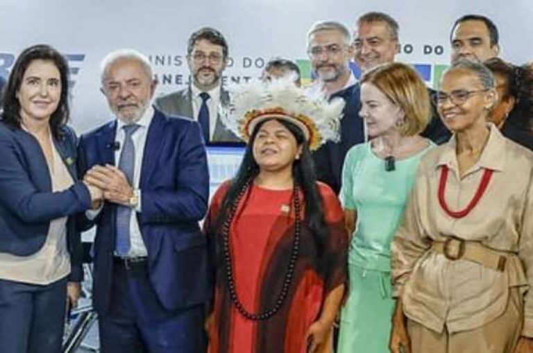 URGENTE: Ministra de Lula é internada às pressas